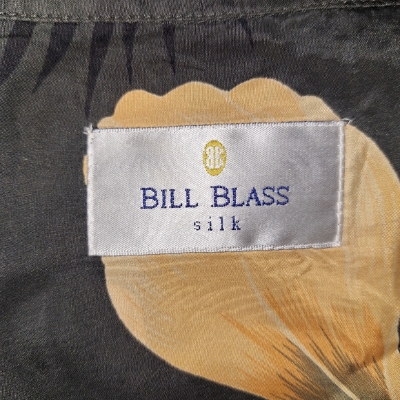 Bill Blass 100% Silk short sleeve button-down tropical shirt in a large. EUC - Picture 4 of 5